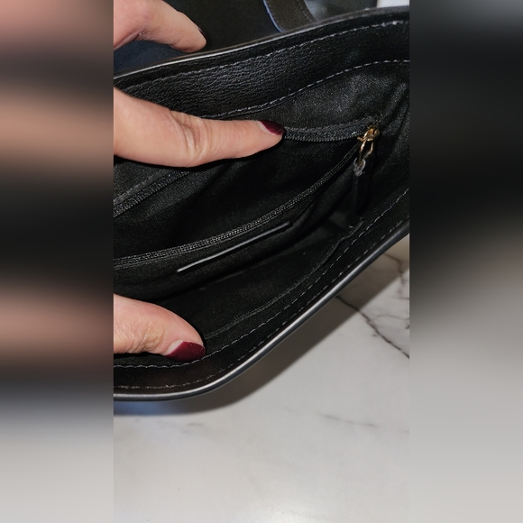 Rarely Used Marc Jacobs Crossbody with Tag - Picture 10 of 14